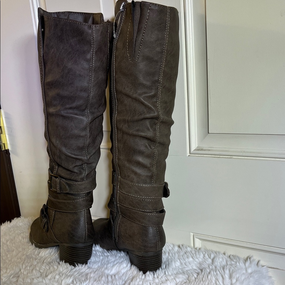 Elegant Over the Knee Brown Boots - Picture 4 of 16